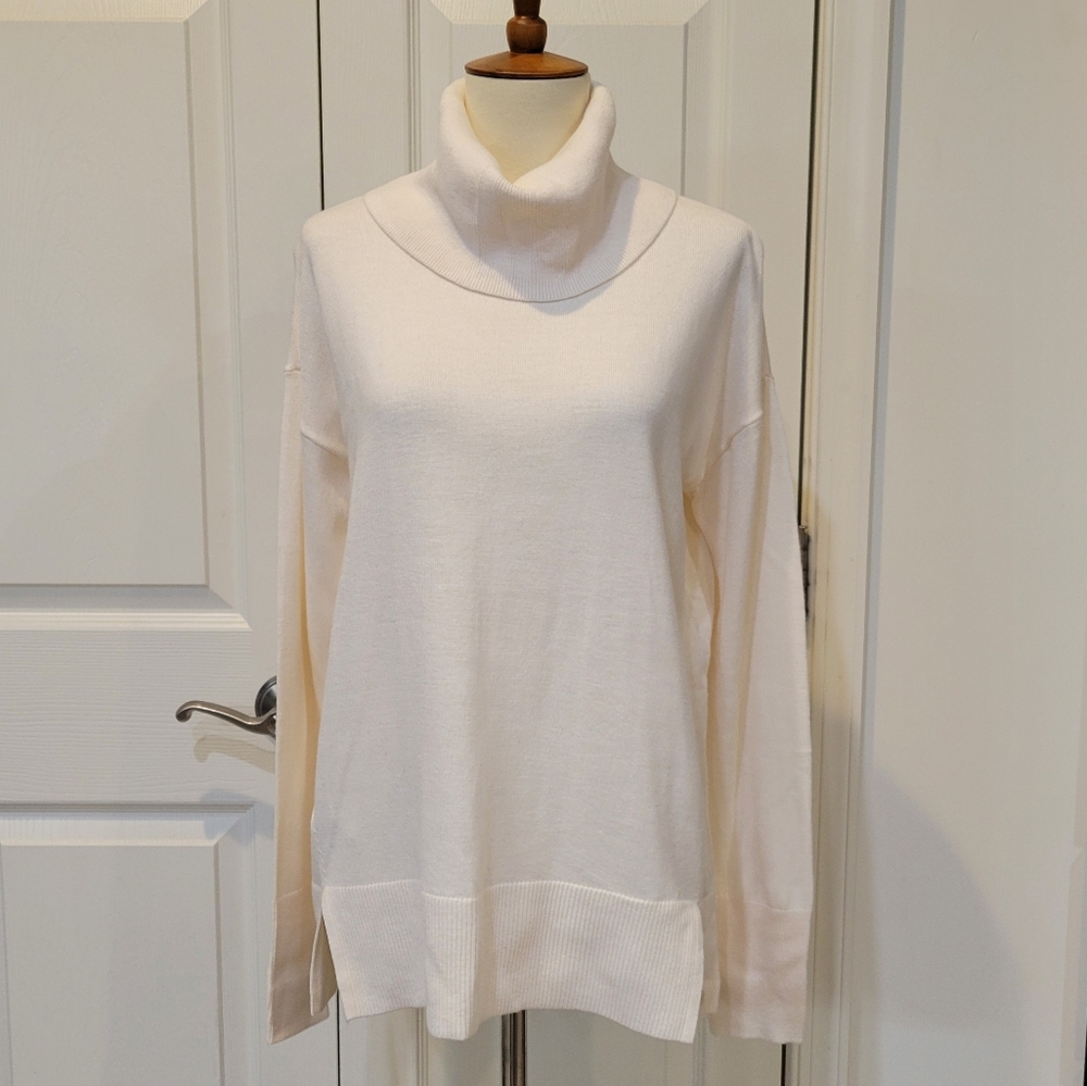LOFT Winter White Turtleneck Sweater 2A2
